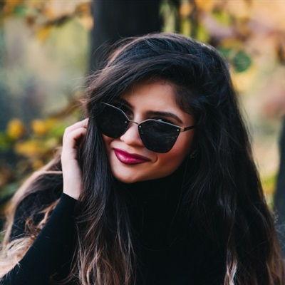 女人带墨镜生活照,生活照中的独特风采