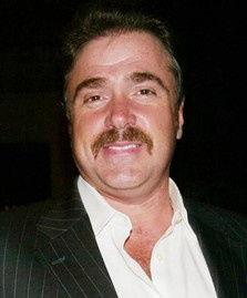 迈克尔多瑞斯的资料